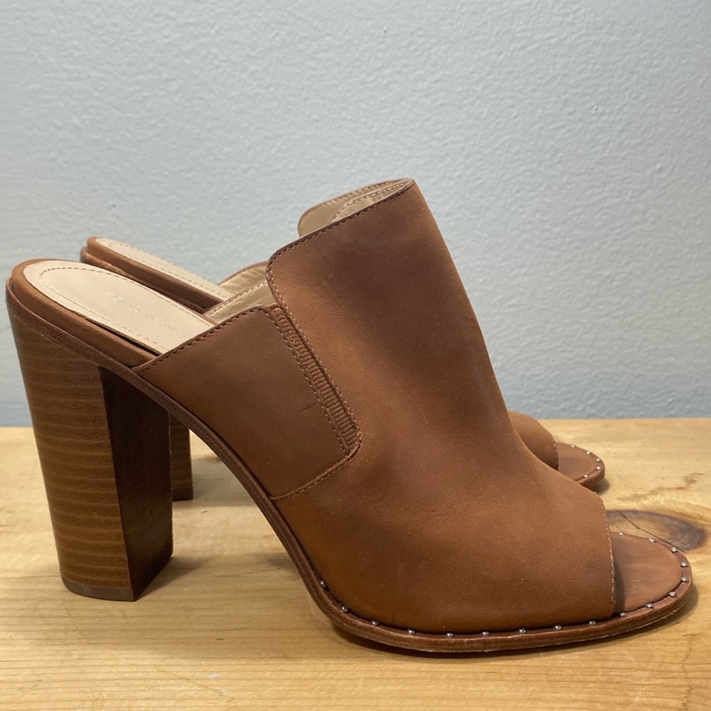 POUR LA VICTORIE block heels camel beige. 9